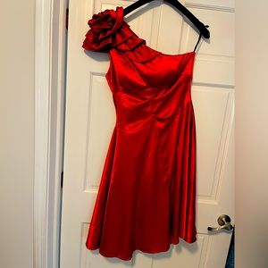Beautiful red one shoulder dress size 16. Gorgeous!